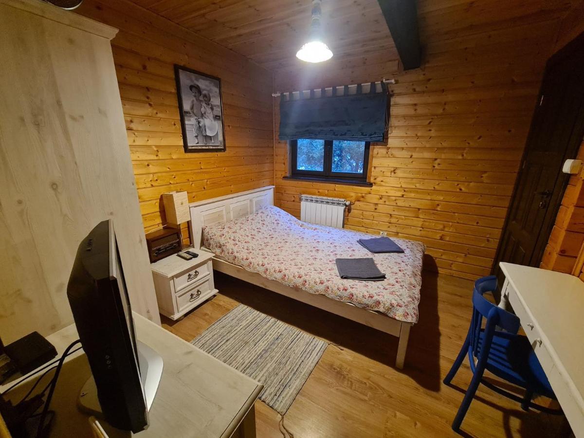 Chata Starych Znajomych Sanok Exteriör bild